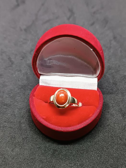 Pierścionek złoty koral