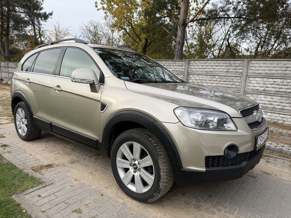 Suv 7 os 4x4 Chevrolet Captiva Hak Relingi Duży bagażnik Klima