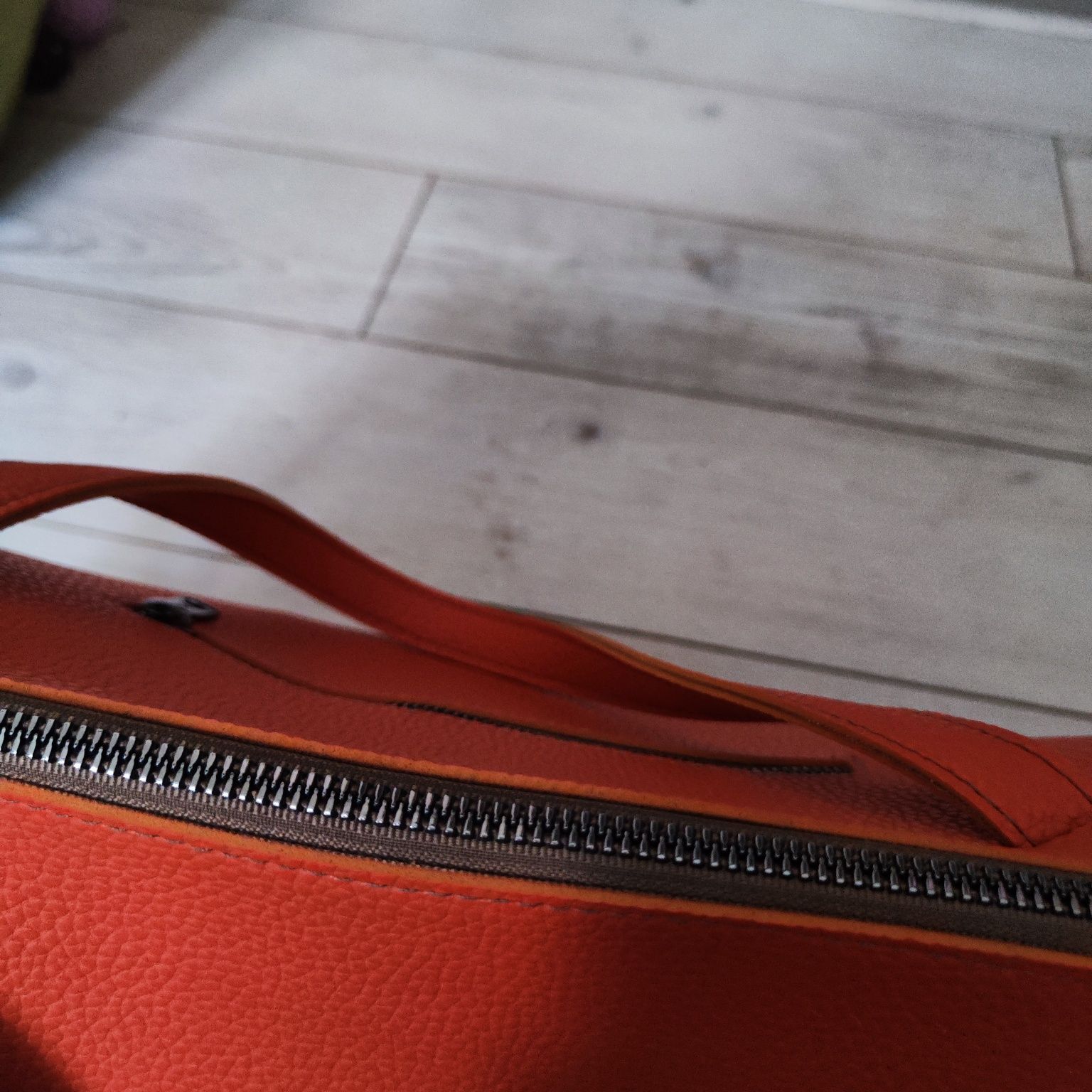 Супер ефектна оранжева сумка-шопер з штучної шкіри