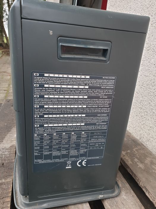 Piecyk na naftę z elektronicznym wyświetlaczem