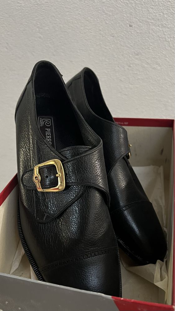 Sapatos Pierre Cardin novos tamanho 40