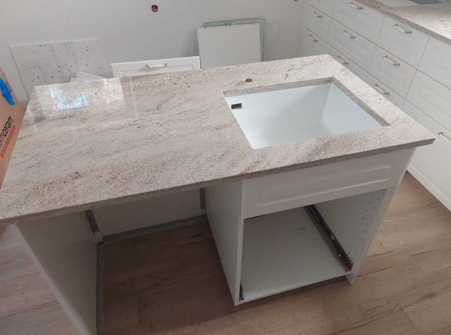 Blaty/parapety pod wymiar, granit, konglomeraty kwarcowe/granitowe