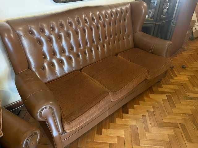 Sofás clássicos em cabedal