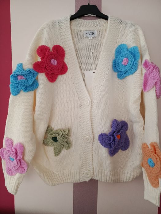 Kremowy gruby sweter kardigan damski kwiaty 3d Vanis oversize