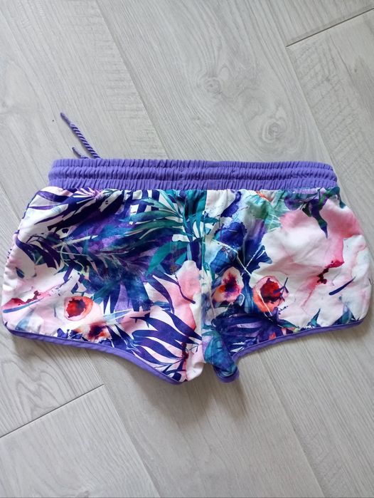 Пакет речей на дівчину