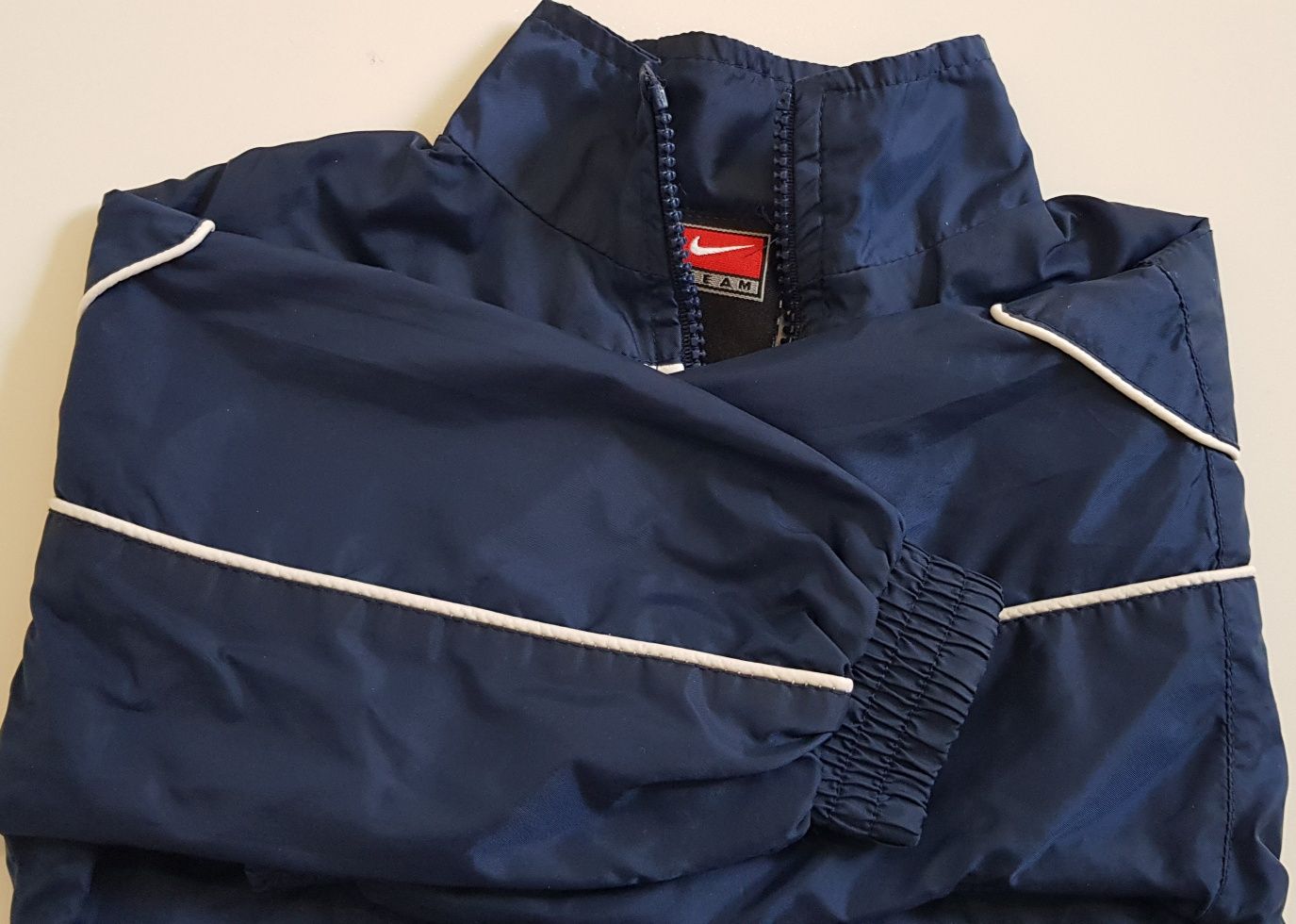 Kurtka wiatrówka Nike kieszonki