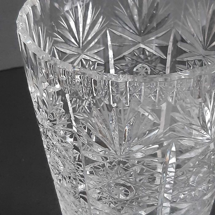 Wazon kryształowy z czasów PRL z lat 80.