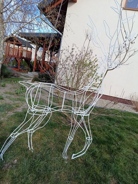 Jeleń z drutu do ogrodu