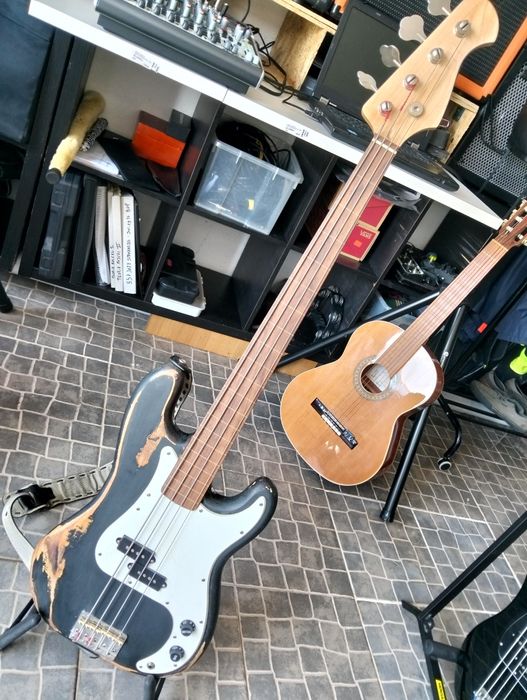 Baixo Precision Bass  fretless relic