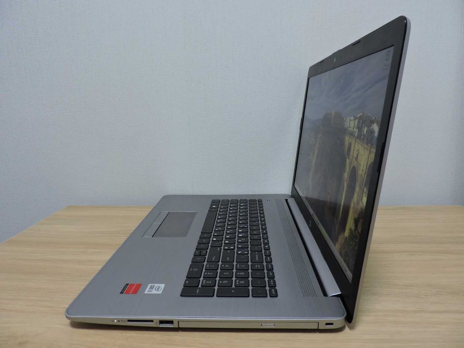 Игровой HP 470 G7/17.3"Full HD IPS/i5 10210U/16GB/512GB/Radeon 530/