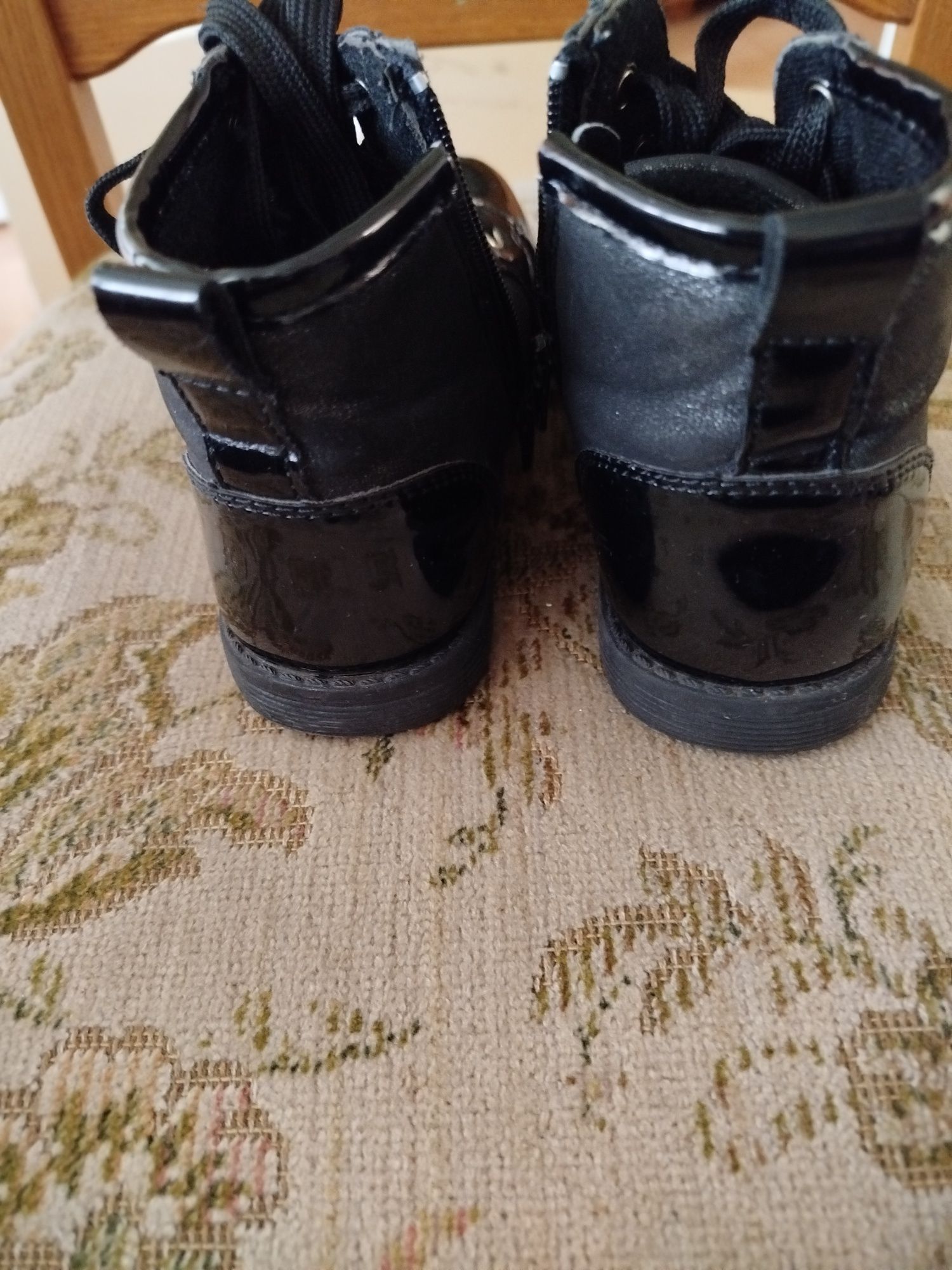 Buty lakierowane