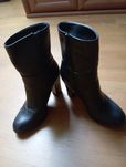 Sprzedam czarne buty na obcasie rozmiar 38 odbiór osobisty