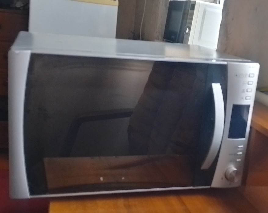 Продам микроволновую печь. Производитель - Италия.