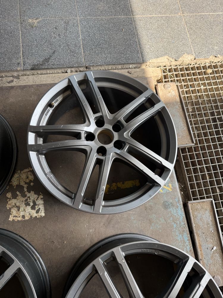 Felgi aluminiowe Dezent ET 45 8jx19” 5x108 Ford Volvo