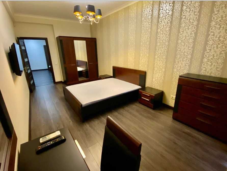 Без %. Центр. 3-кім. 140м2 м. Печерська. вул. Коновальця 36в
