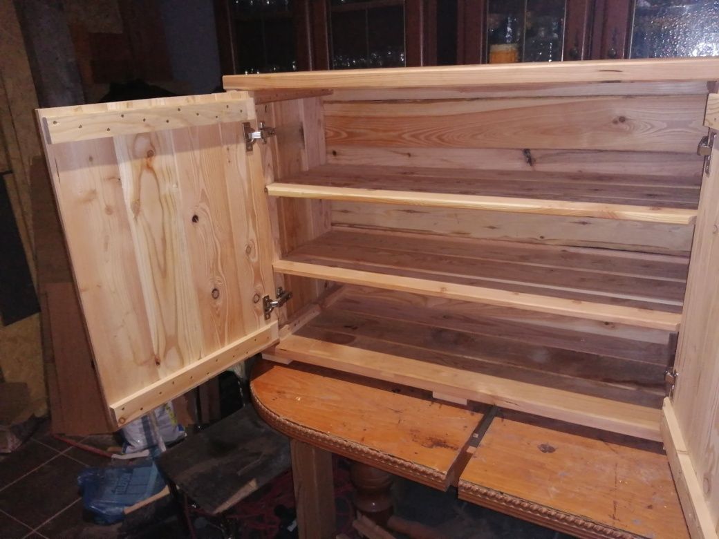 Szafka z drewna modrzewiowego na taras, balkon, do altany, pod wiatę