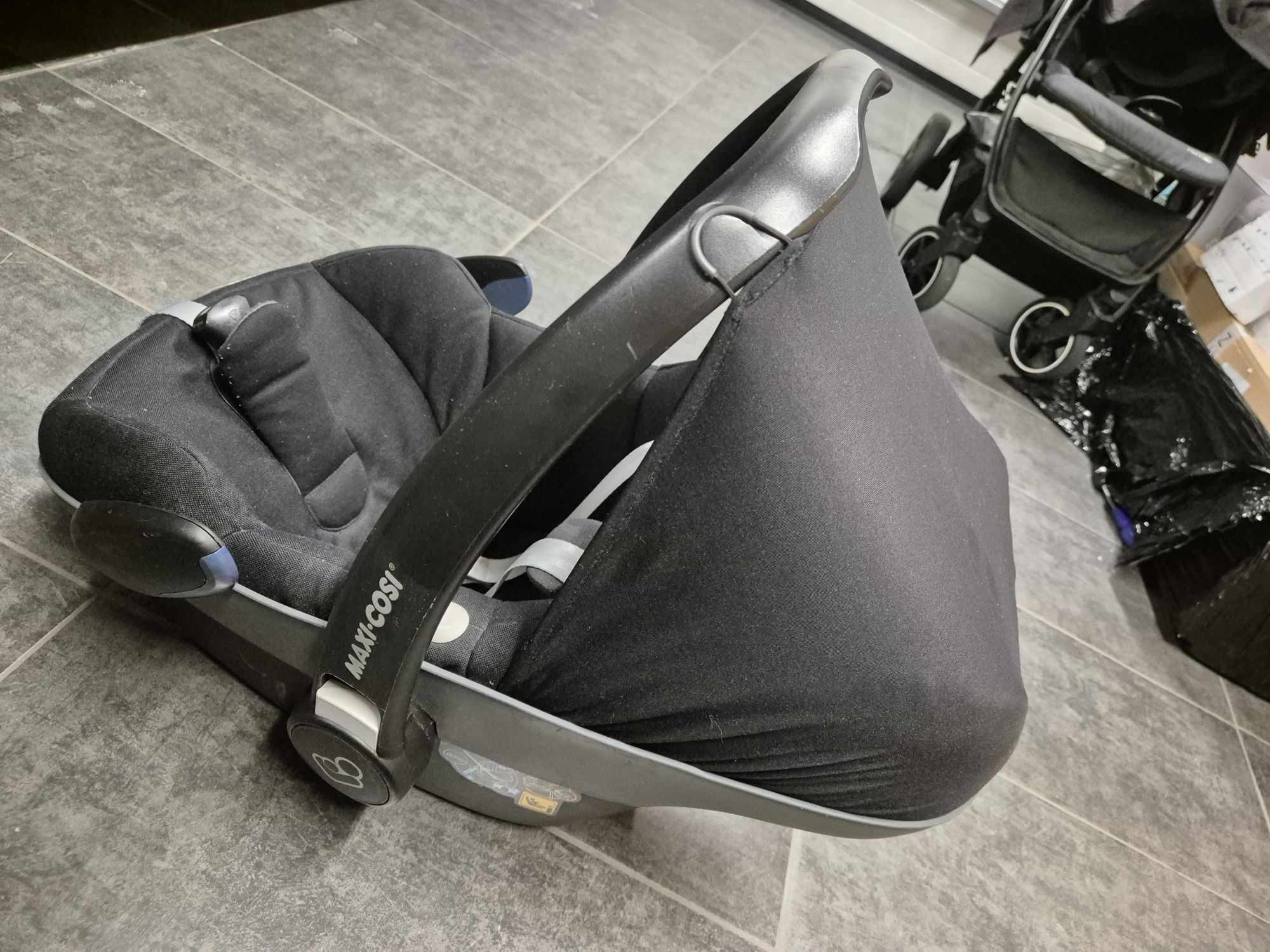 Fotelik samochodowy Maxi Cosi Pebble Pro i-Size z bazą FamilyFix One