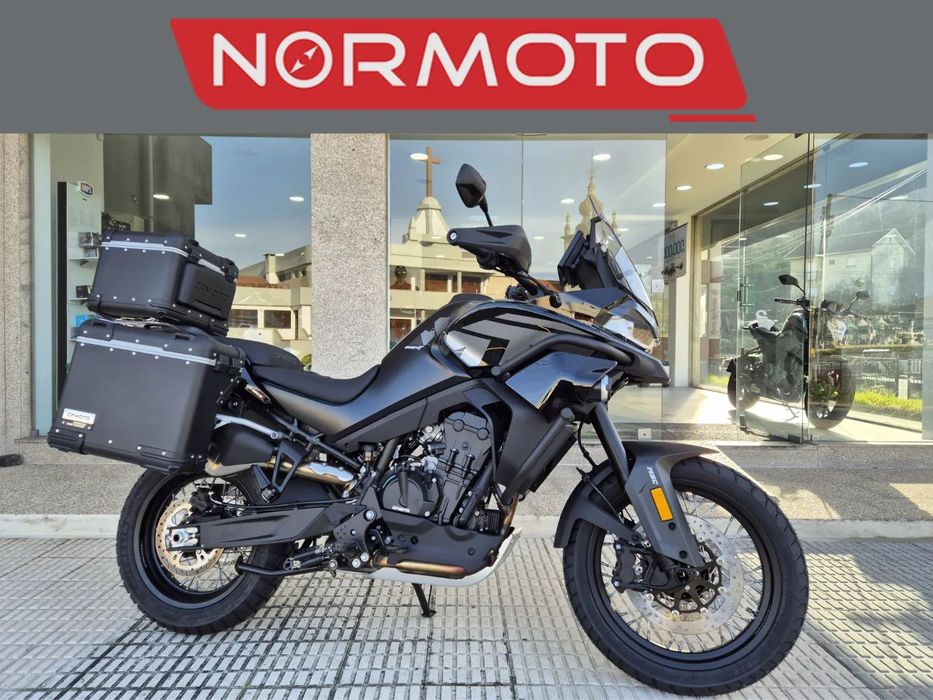 CF Moto 800MT Explore com Pack de malas