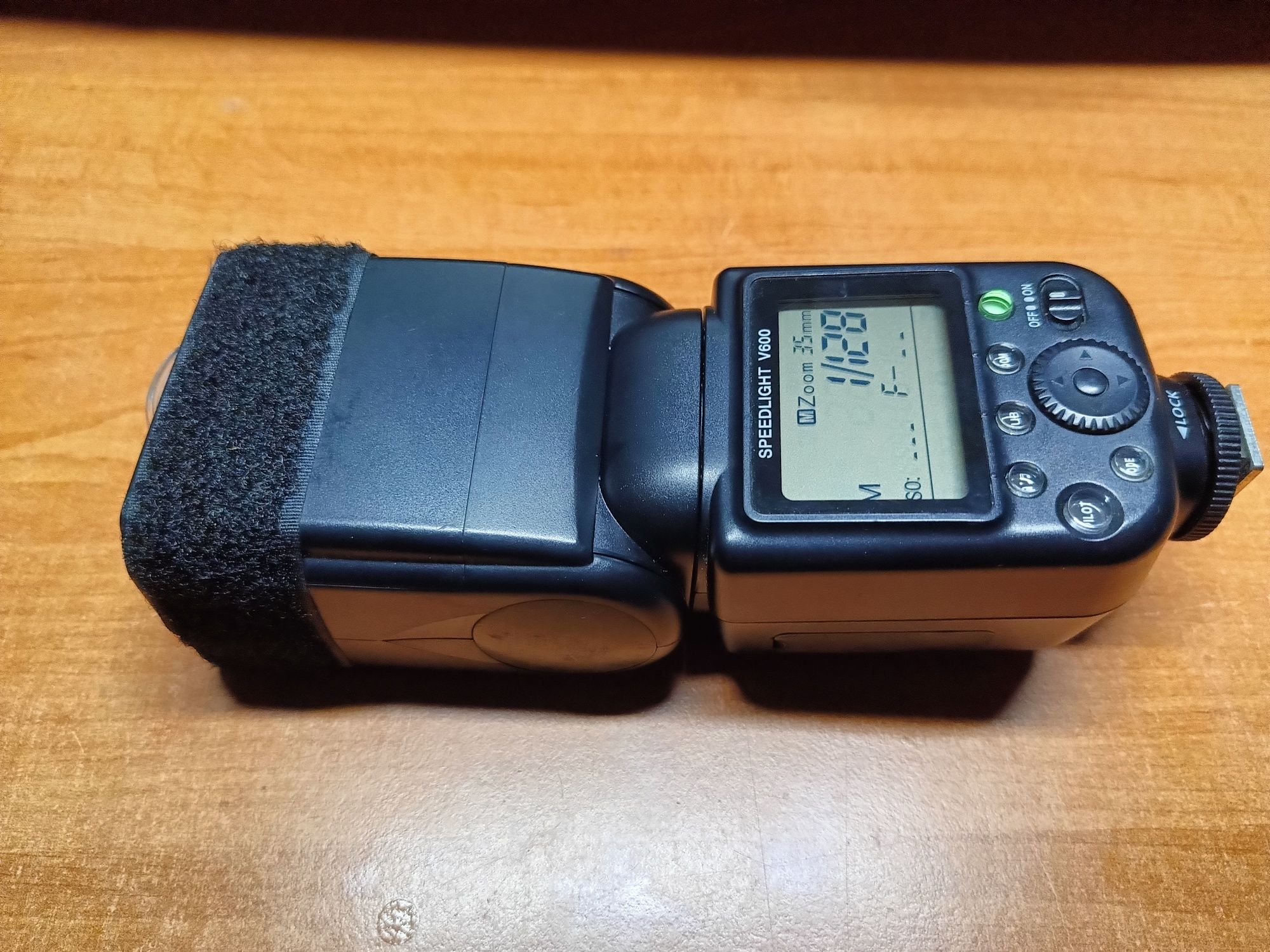 Nikon D7000 z akcesoriami.