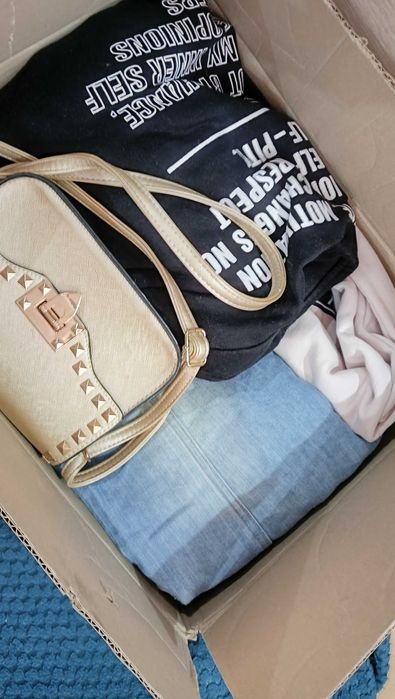 Karton ubrań damskich/młodzieżowych