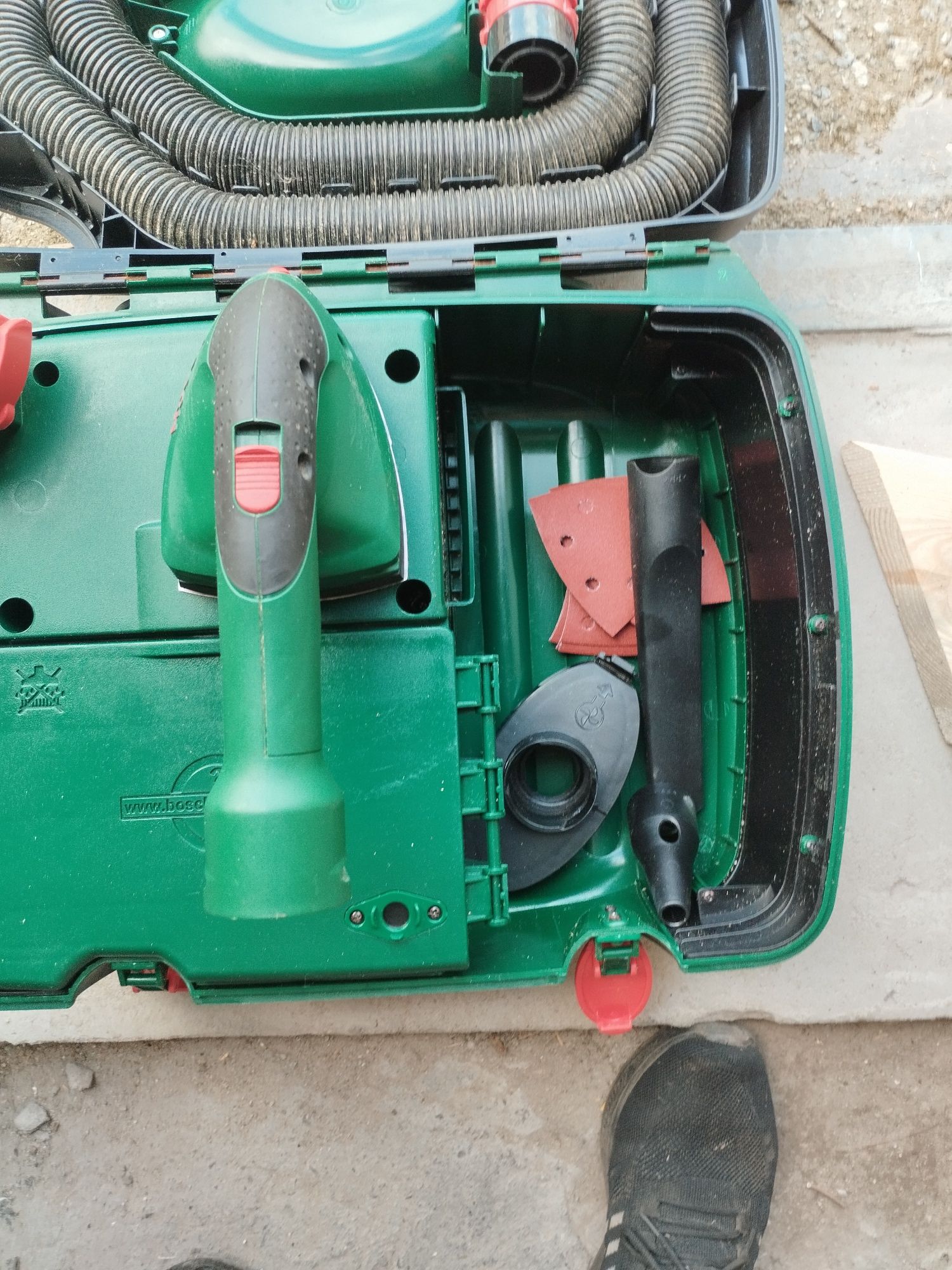 Bosch szlifierka oscylacyjna z odkurzaczem