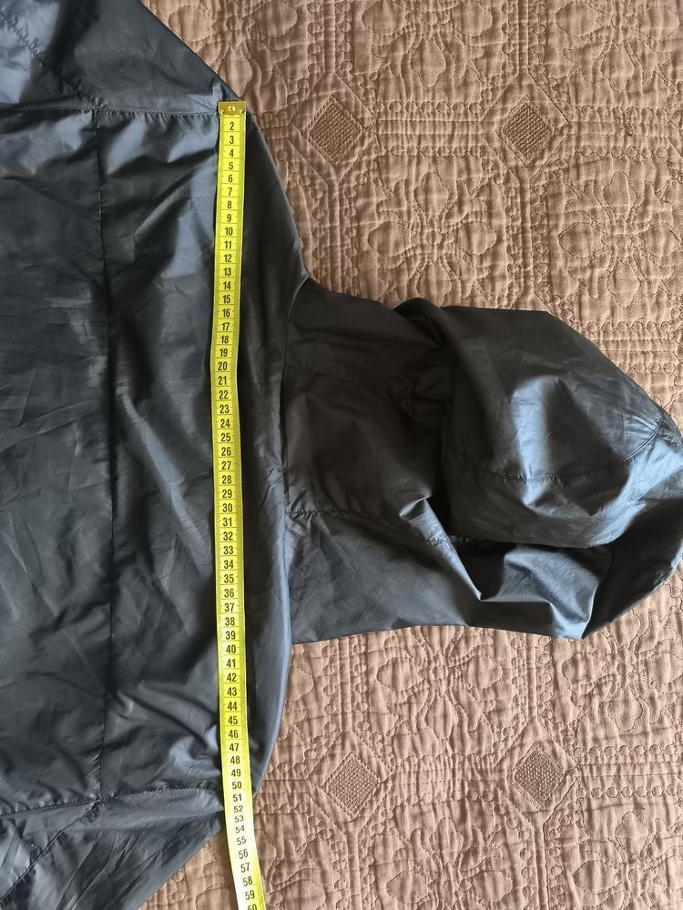 Легка куртка вітровка Guess p.XL