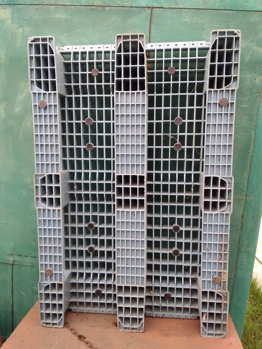 Пластиковий піддон для літнього душа .