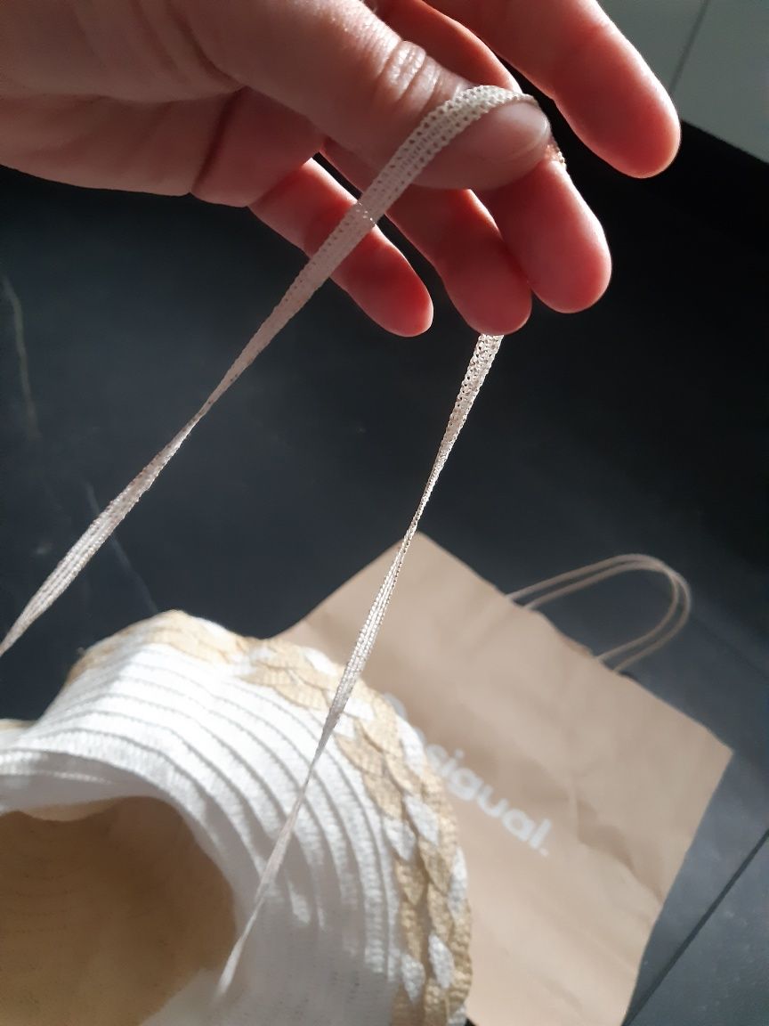 Damski kapekusz z rafii Desigual uniwersalny one size