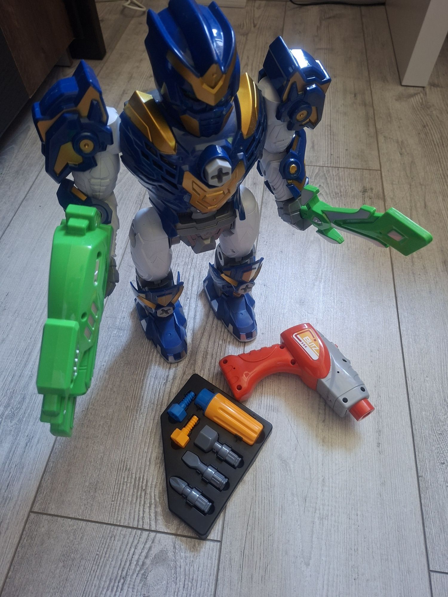 Robot zabawka grająca