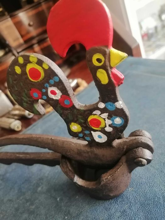 Quebra nozes português antigo em ferro