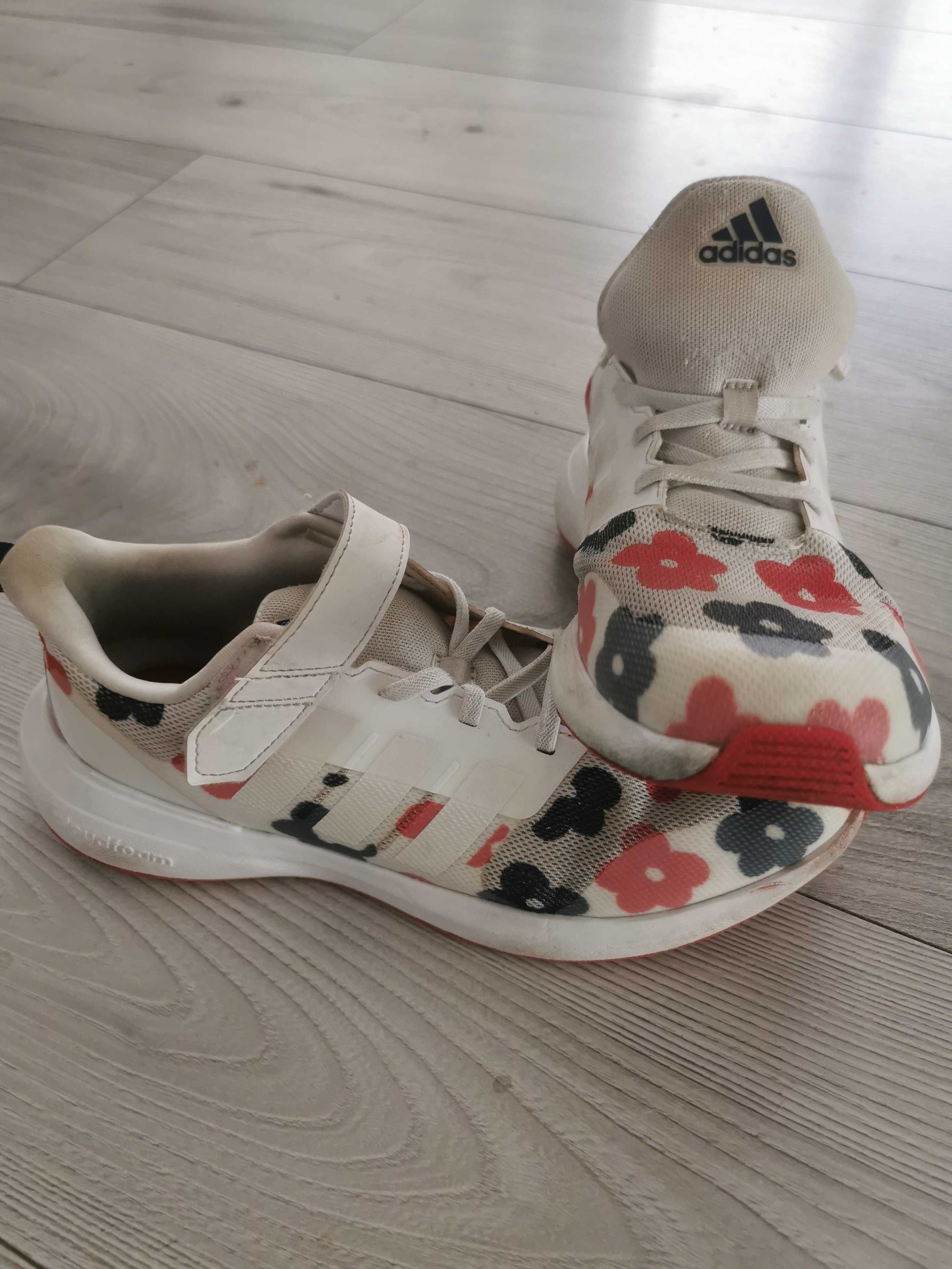 Buty  Adidas r.39  1/3