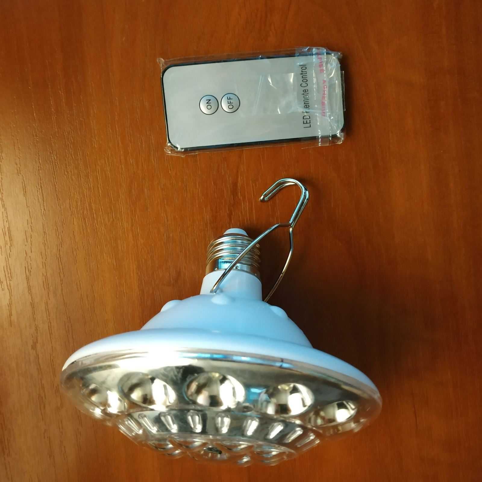 Світлодіодна лампа Е27 220 v з акумулятором і пультом RG-678 з гачком