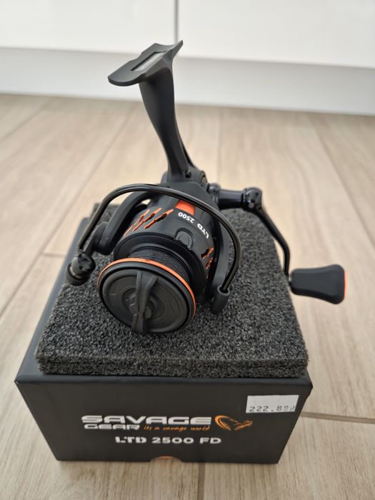 Kołowrotek spiningowy Savage Gear  Orange