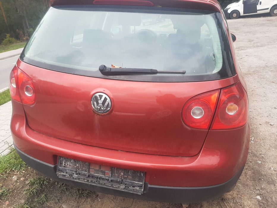 volkswagen golf 2005r 1.6 benzyna mały przebieg