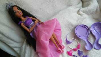 Duża lalka Barbie ciemnoskóra księżniczka Dreamtopia Endless Hair 43cm