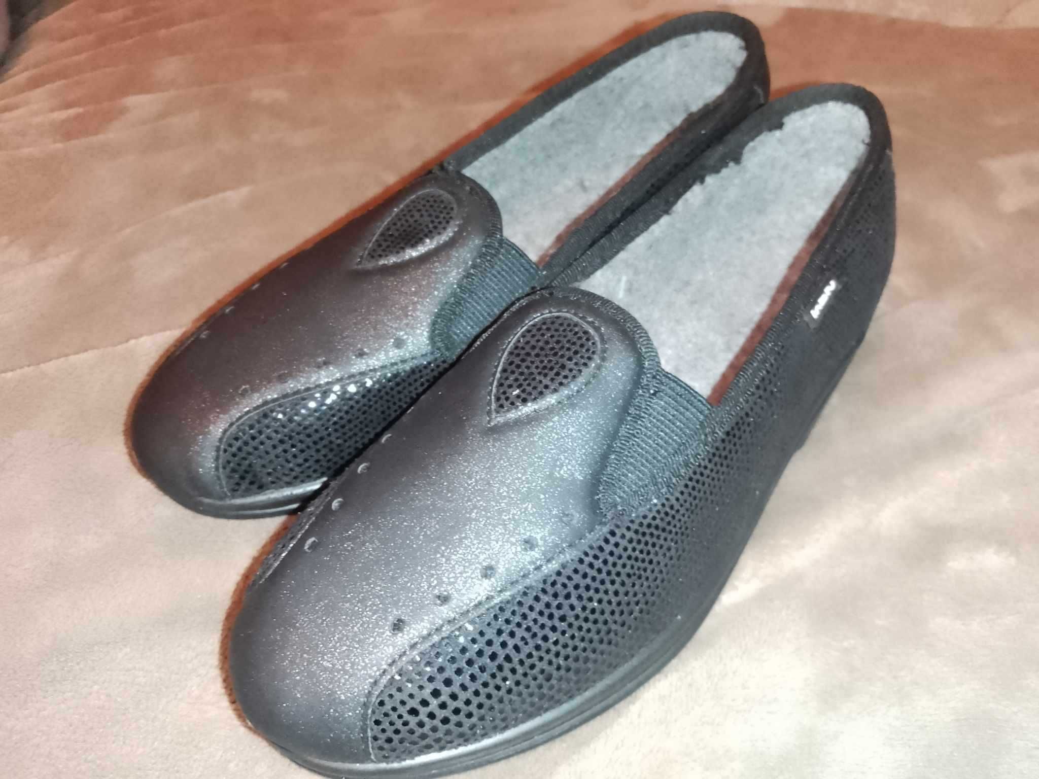 Продам мокасины женские