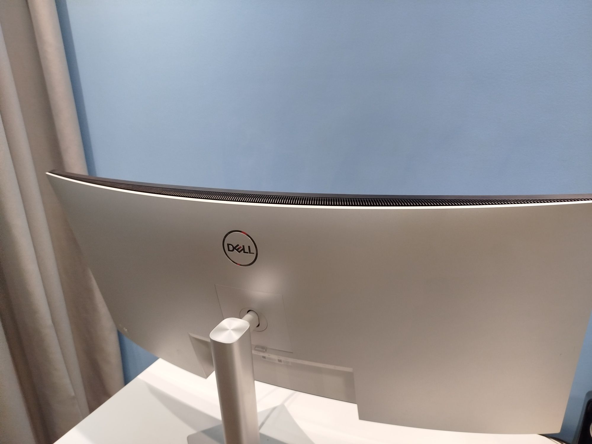 Monitor DELL , model U4021QW, uszkodzony