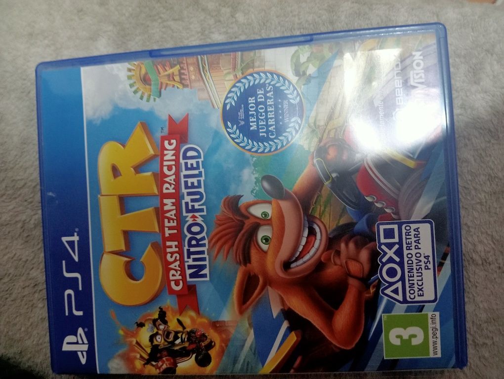 PS4 com alguns jogos