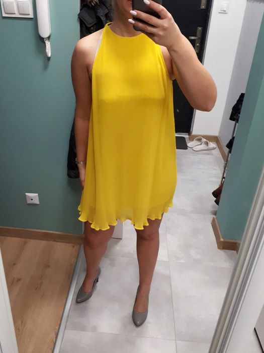 Żółta plisowana sukienka Mango XS zwiewna
