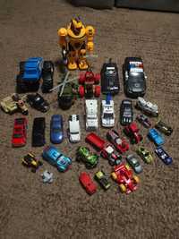 Іграшки :машинки,вертоліт,робот.