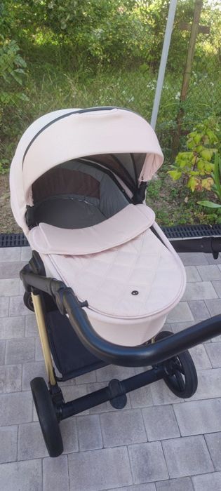Продам коляску 2 в 1 Roan Ivi Candy Gold