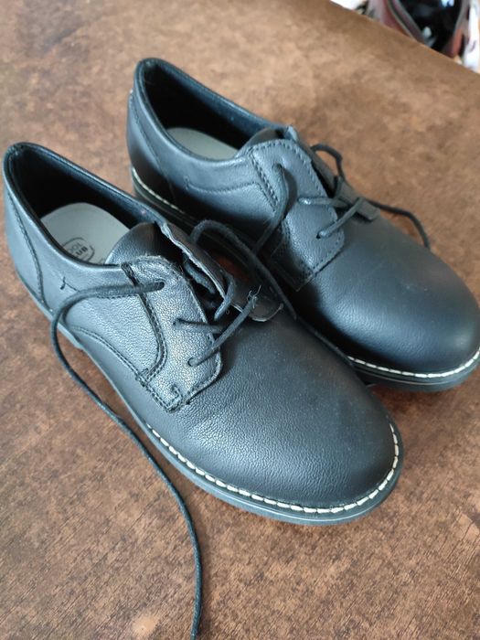 Buty do komunii skórzane jak nowe rozm. 35 dla chłopca czarne