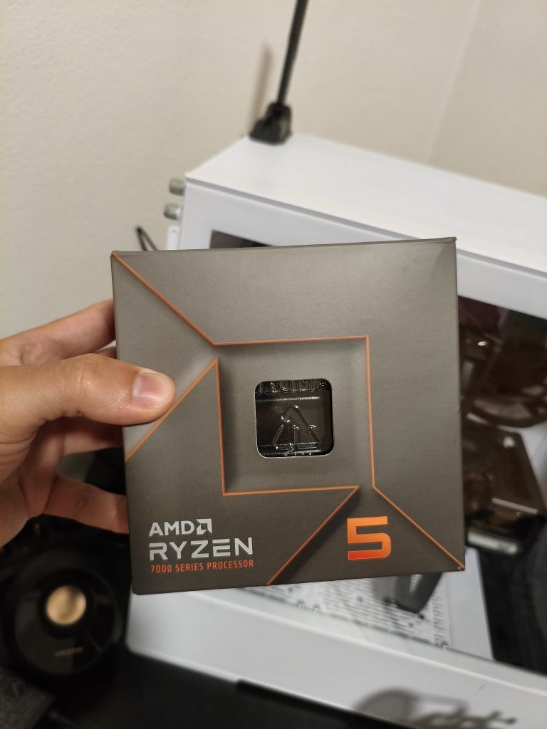 Ryzen 5 7600 AMD CPU AM5 com o cooler original novo