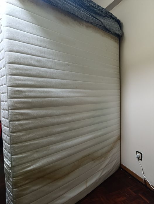 Colchão e cama para doar