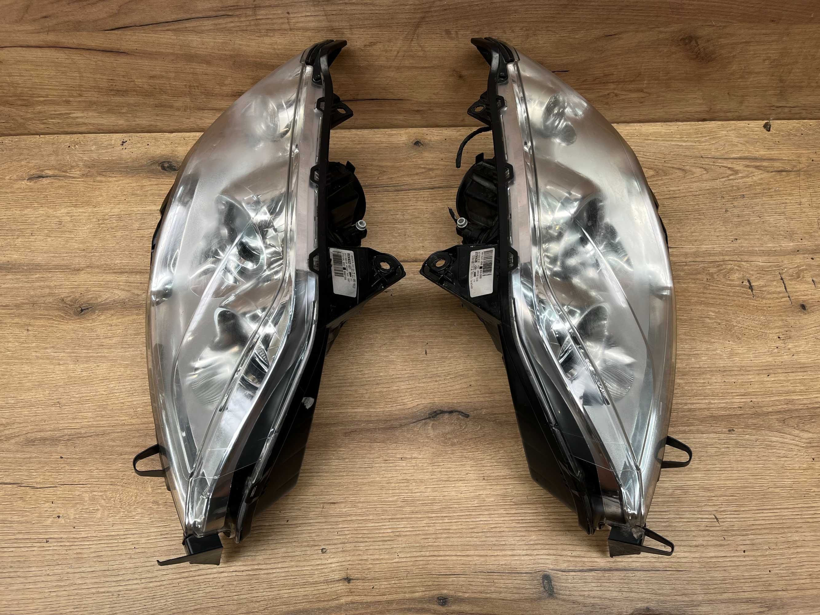 Lampa/reflektor przedni lewy prawy Renault Laguna 3