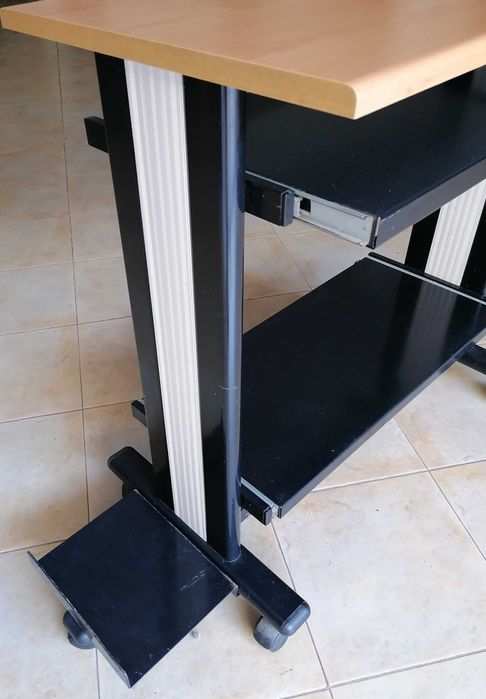 Mesa secretaria, para computador, com apoio
