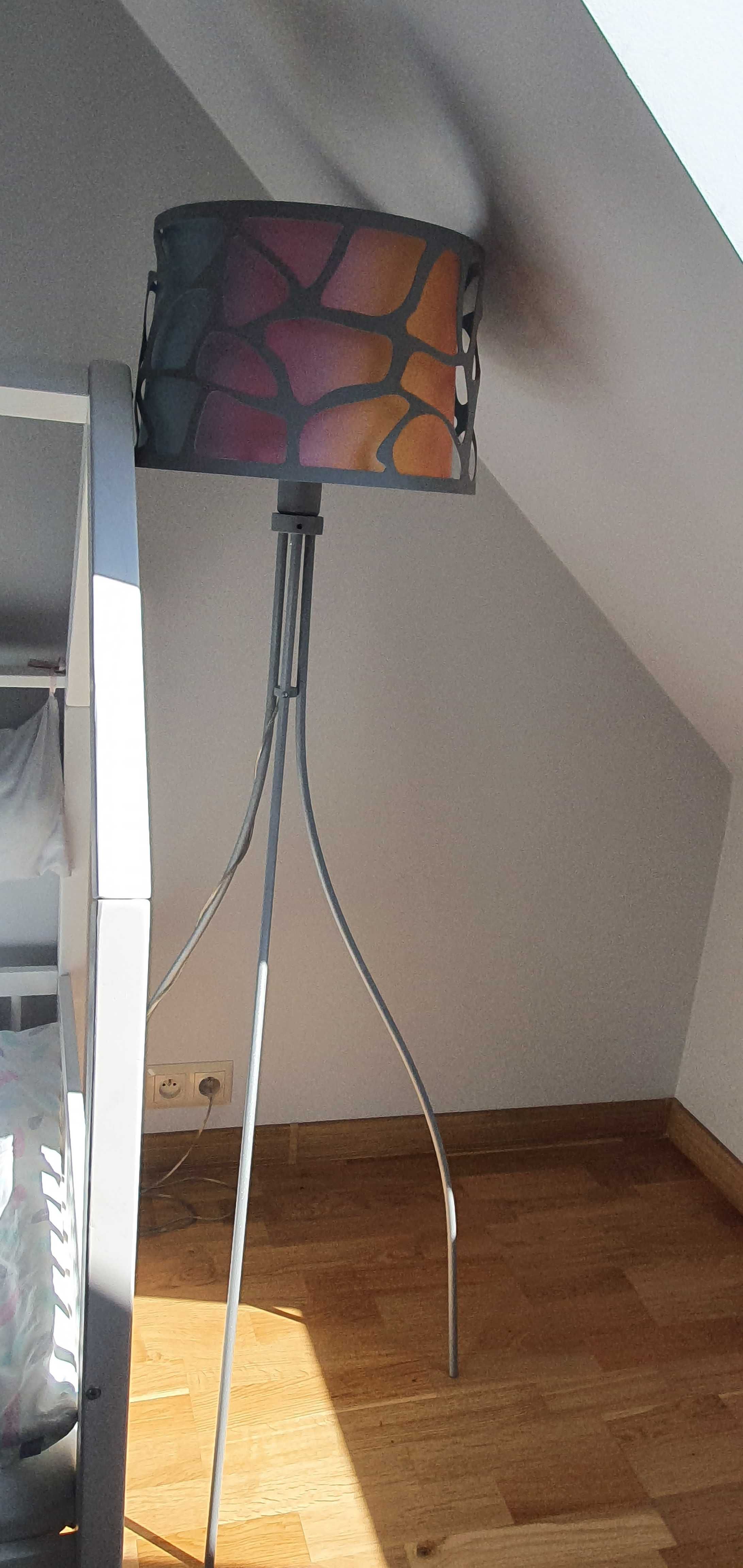 Lampa sufitowa i lampa podłogowa do pokoju dziecka