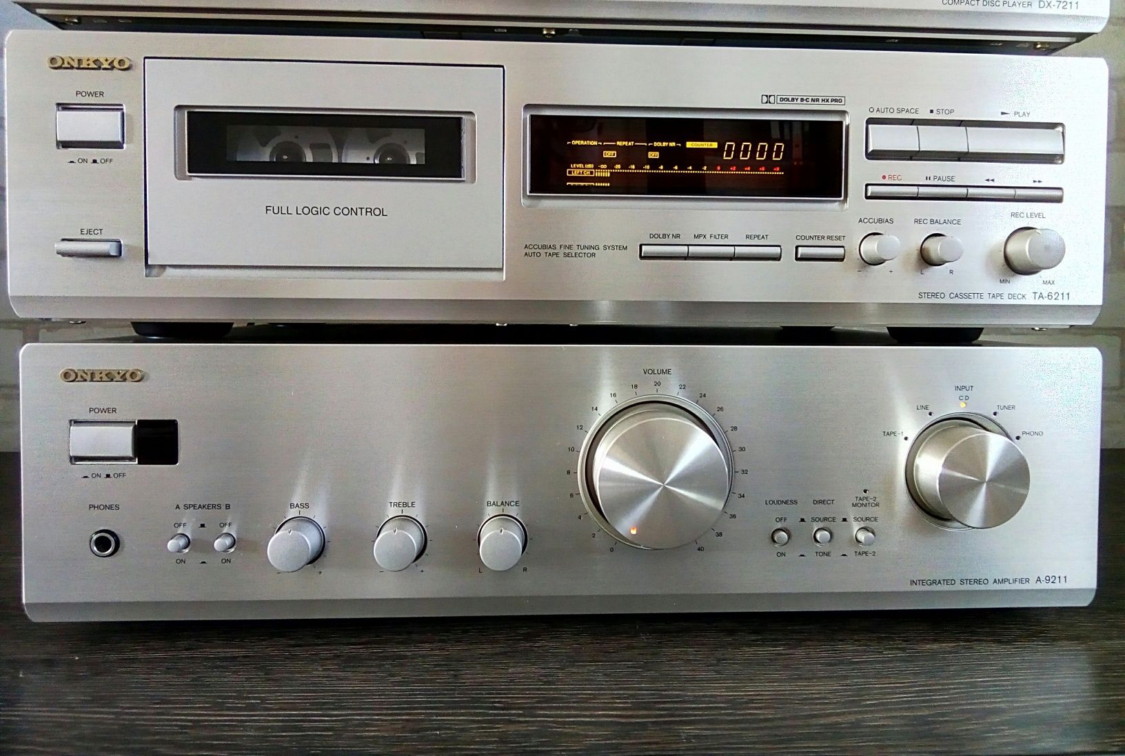 Onkyo A-9211, TA-6211, DX-7211, T-4211