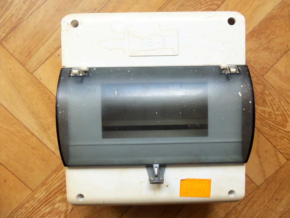 Rozdzielnica Karlik OB-8 na 8 esów