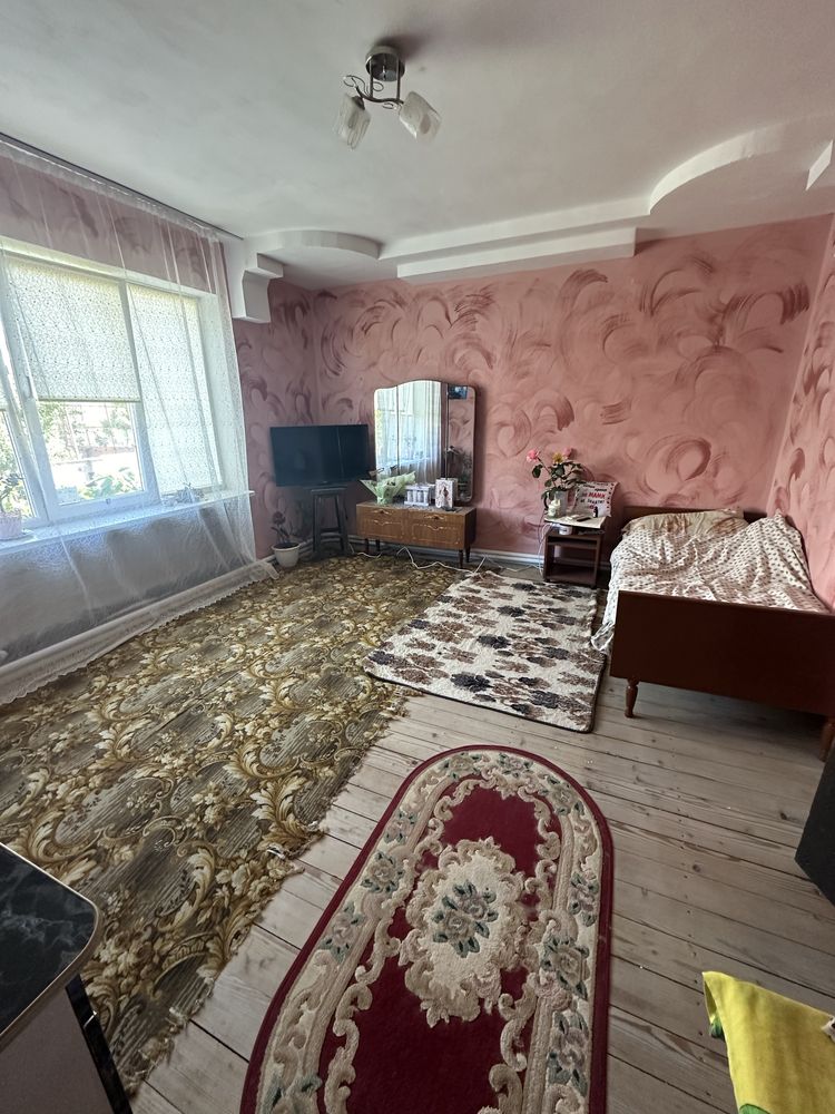 Продаж будинку поруч з центром міста
